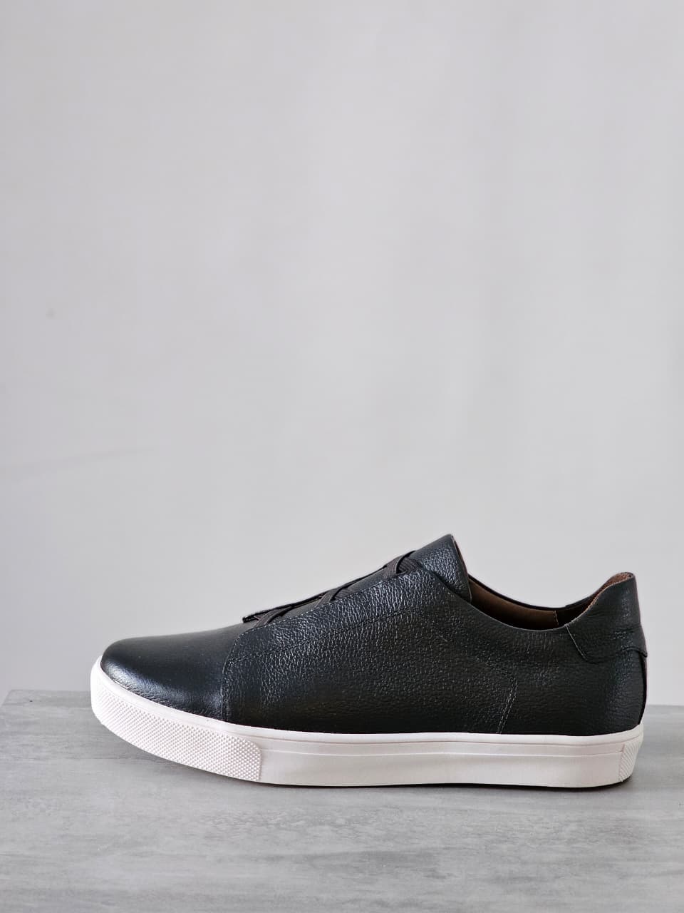 NO LACES