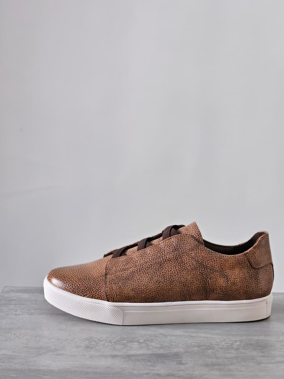 NO LACES