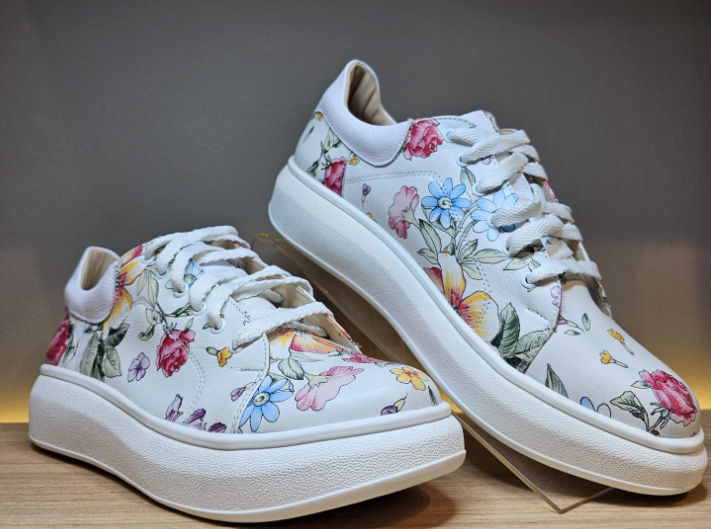SNEAKER TIARA