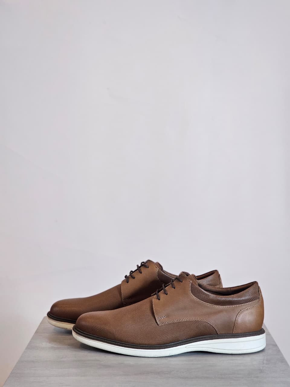 CALZADO SPORT CON PICADO